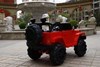 Imagen de Jeep a batería con control remoto, sonido y música. Suspensión, puertas batientes y cinto de seguridad.