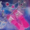 Imagen de Corona con zuecos, varita y accesorios, 2 colores, en caja