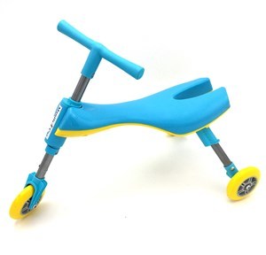 Imagen de Triciclo de metal CELESTE, plegable, sin pedales, en caja