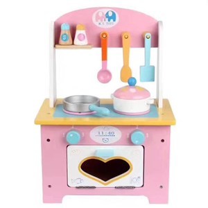 Imagen de Cocina de madera, con utensilios, en caja