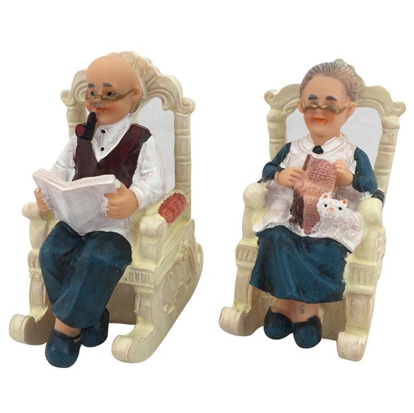 Imagen de Adorno poliresina, abuelo/a en silla, en caja