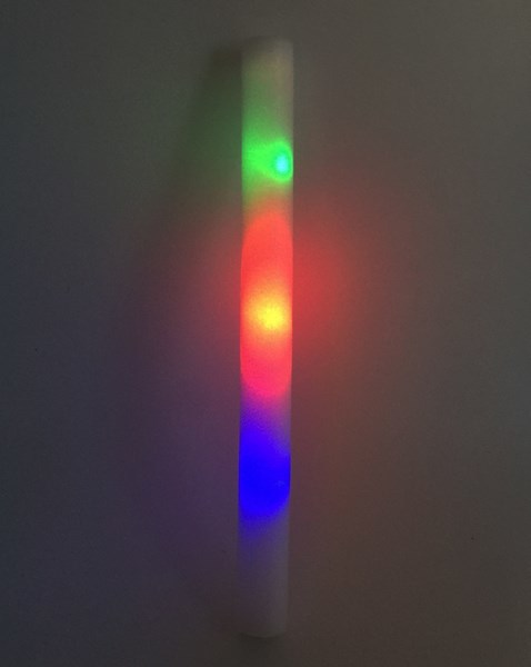 Imagen de Vara de espuma, rompecocos, con luz led multicolor