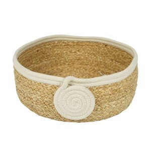 Imagen de Cesta redonda de fibras naturales, con adorno de piola junco de agua