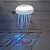 Imagen de Lámpara led medusa, mueve los tentáculos y cambia de color, recarga USB, en caja, varios colores