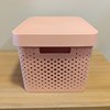 Imagen de Caja organizadora de plástico con tapa calada 17L, ROSADO