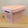 Imagen de Caja organizadora de plástico con tapa calada 17L, ROSADO