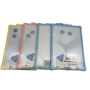 Imagen de Pizarra blanca 35x25cm, marco de colores, magnética con marcador e imanes, varios colores