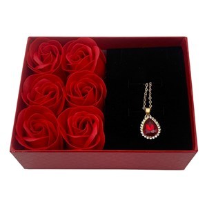 Imagen de Collar con dije, en caja