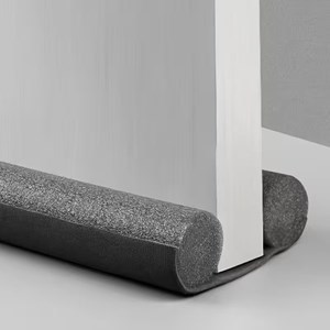 Imagen de Burlete zócalo doble de espuma, ajustable, 10x120cm  2 colores, en bolsa