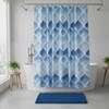 Imagen de Cortina de baño con 12 aros de plástico, de PEVA, con alfombra de chenille, varios colores, en cartón