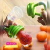Imagen de Chupete con mordillo para fruta, con tapa y sonajero, en blister varios colores