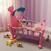 Imagen de Cama cuna para muñeca, de plástico, mecedora con accesorios, en caja